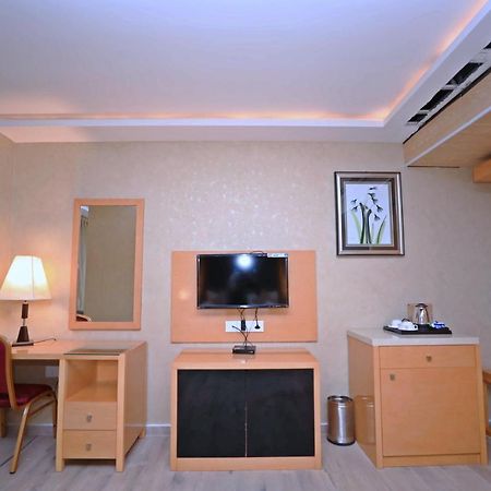Bindiram Express By Shrigo Hotels Sitapur Muafi Luaran gambar