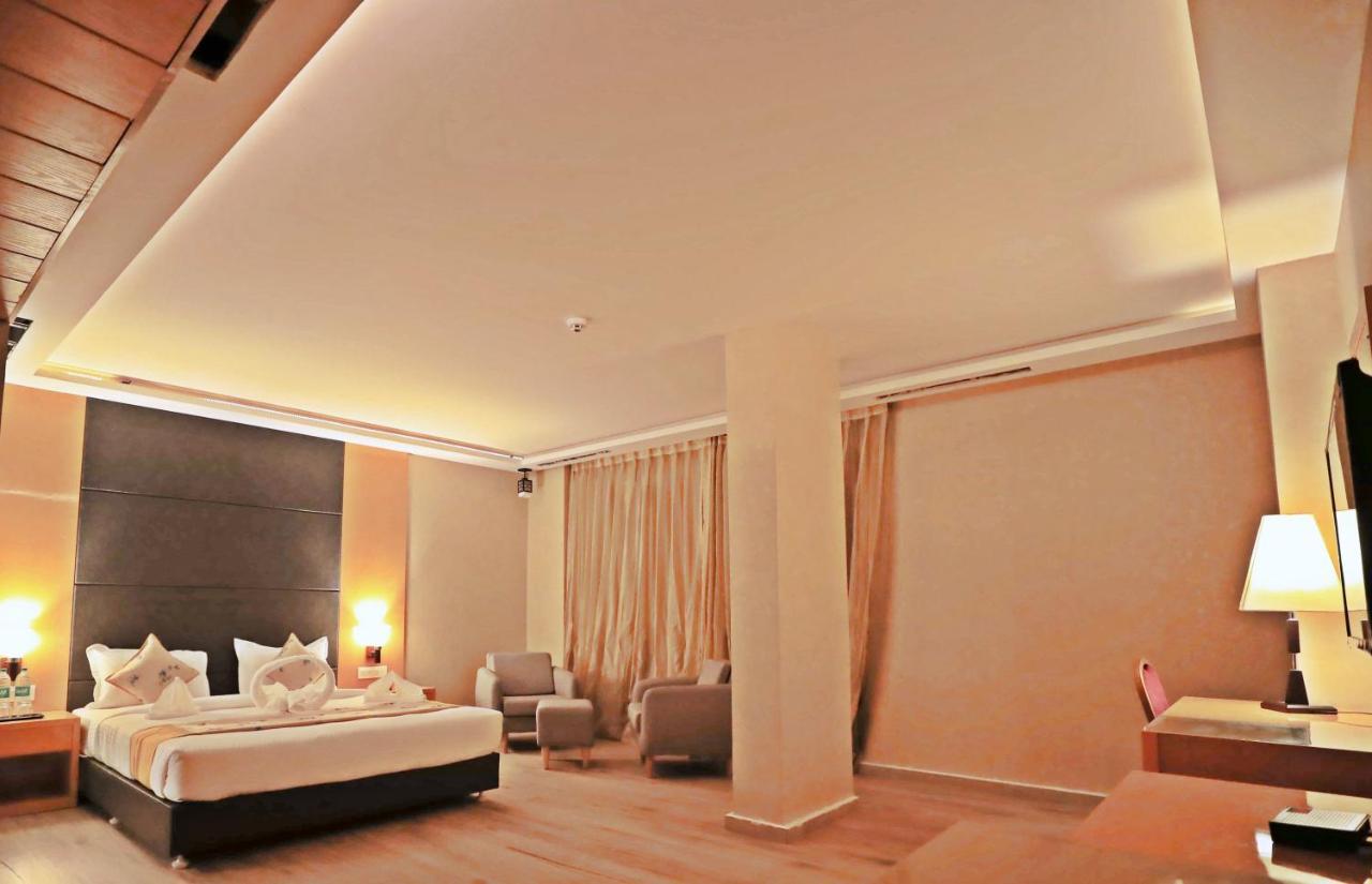 Bindiram Express By Shrigo Hotels Sitapur Muafi Luaran gambar