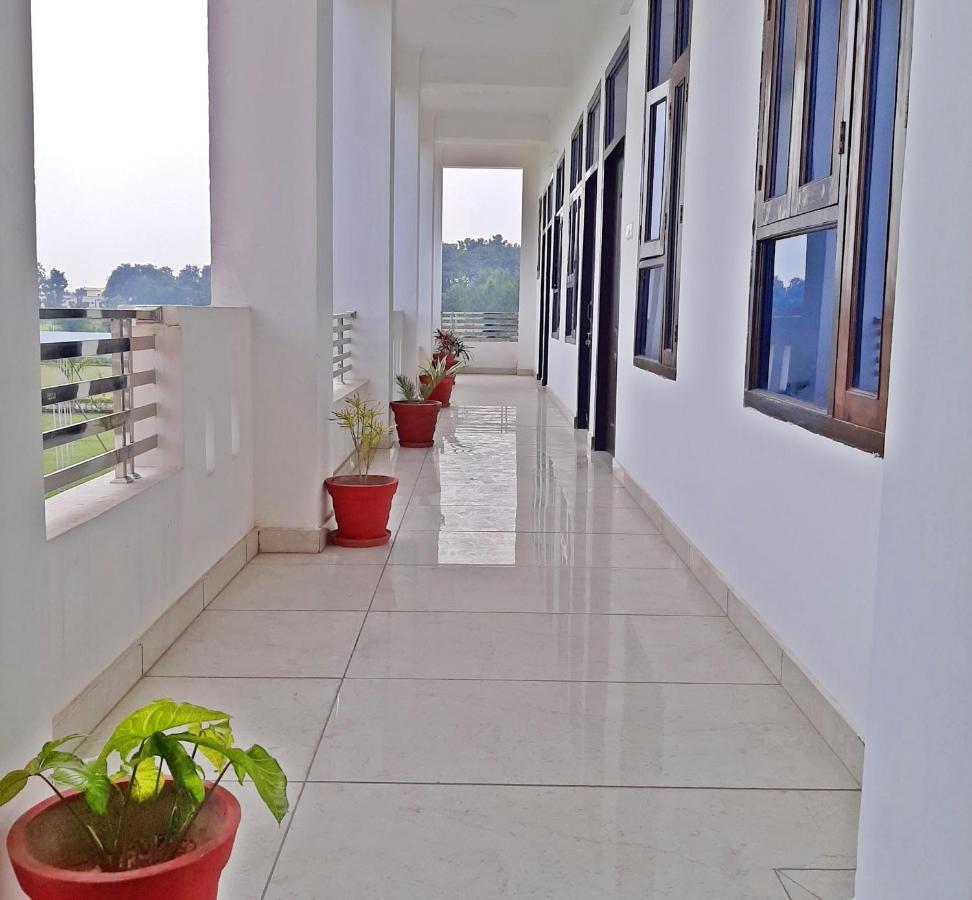Bindiram Express By Shrigo Hotels Sitapur Muafi Luaran gambar
