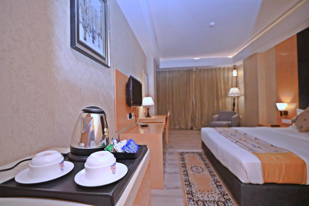 Bindiram Express By Shrigo Hotels Sitapur Muafi Luaran gambar